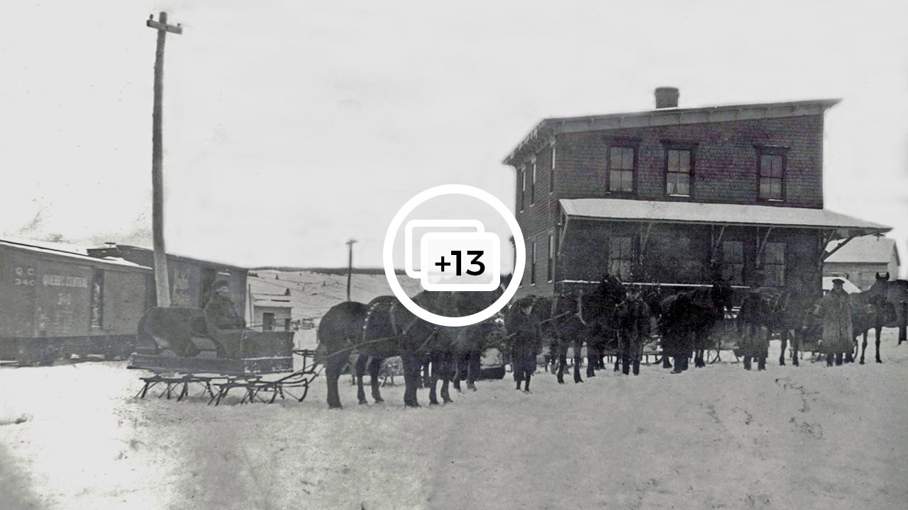 00-_Taxis-1-de-hiver-vers-1910-a-la-Station-(Gare)-