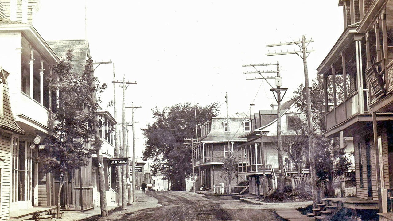 LA PREMIÈRE AVENUE DÉVASTÉE PAR LA DÉBÂCLE DE 1896