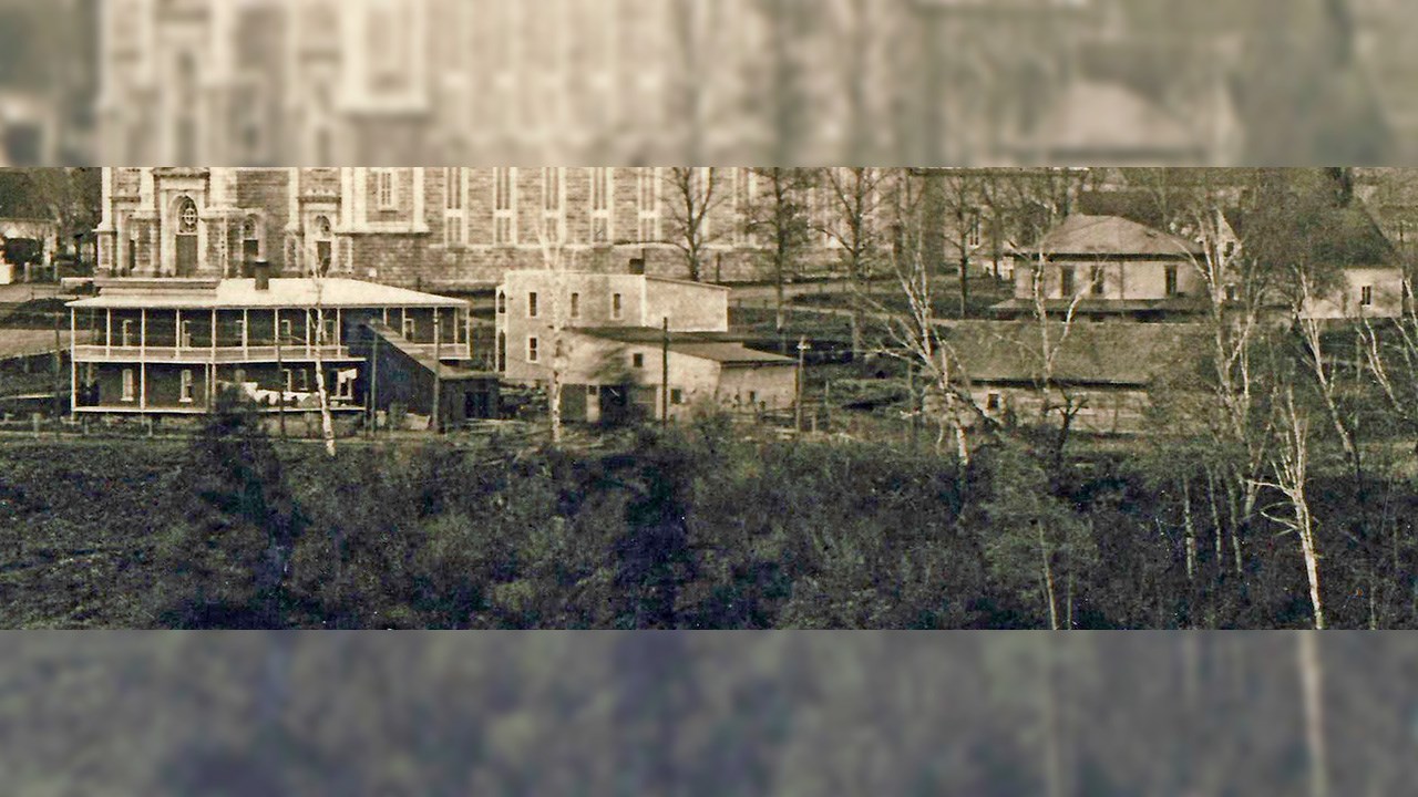 La 18e rue près de l'église il y a plus de 100 ans