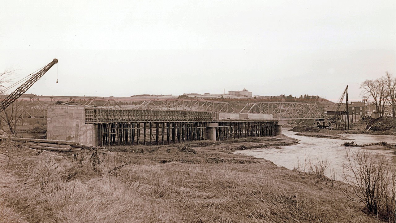 Les ponts de la rivière Famine à la Station