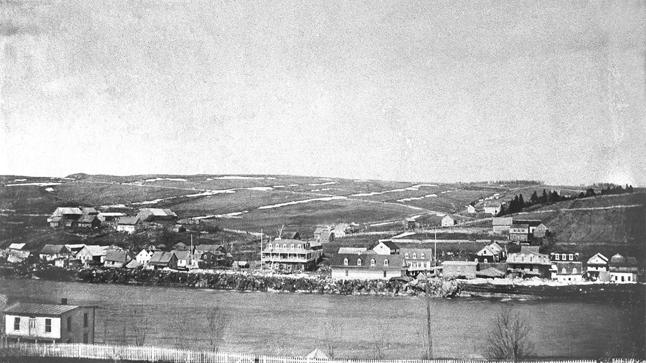 Le pont de bois, arraché par la débâcle en 1896
