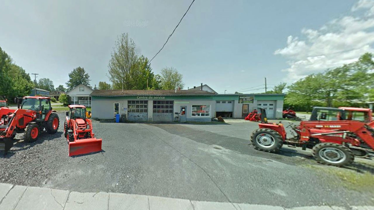 Le garage Larivière dans l'ouest en 1955