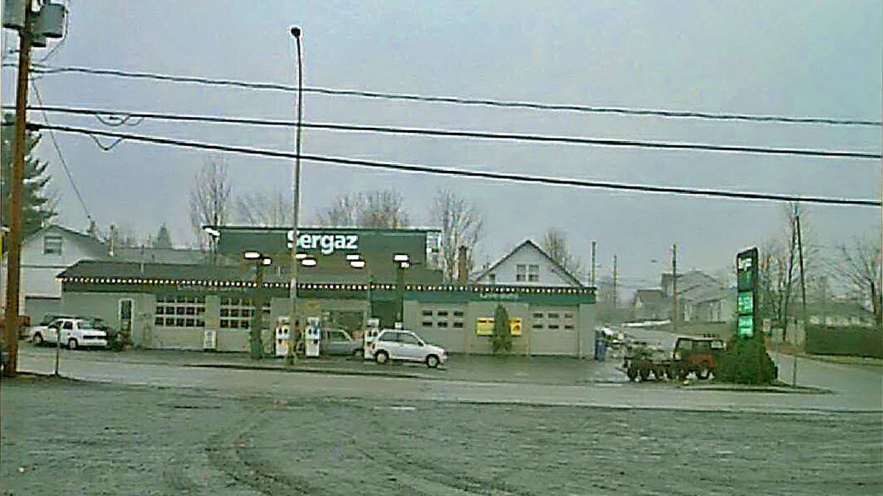 Le garage Larivière dans l'ouest en 1955