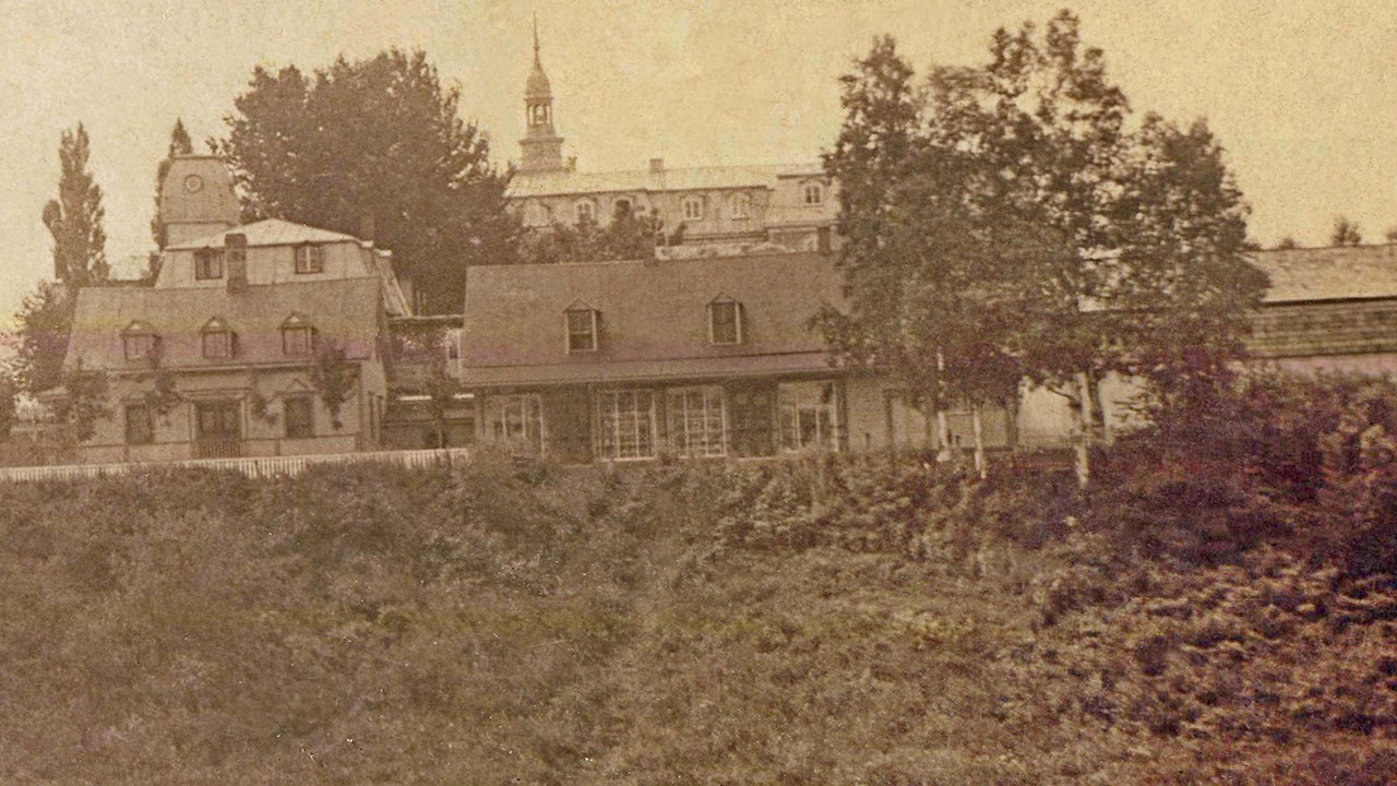 La 18e rue près de l'église il y a plus de 100 ans