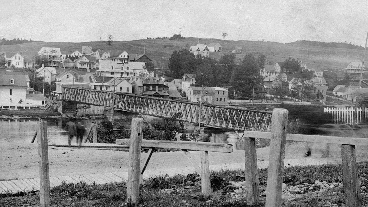 UNE ÉOLIENNE MULTIPALE AU CENTRE-VILLE IL Y A PLUS DE 100 ANS