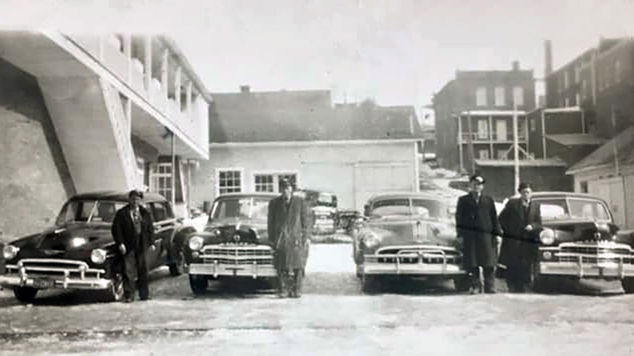 5-Taxis-5-22-c-1950-Ph-Régis-Poulin.jpg