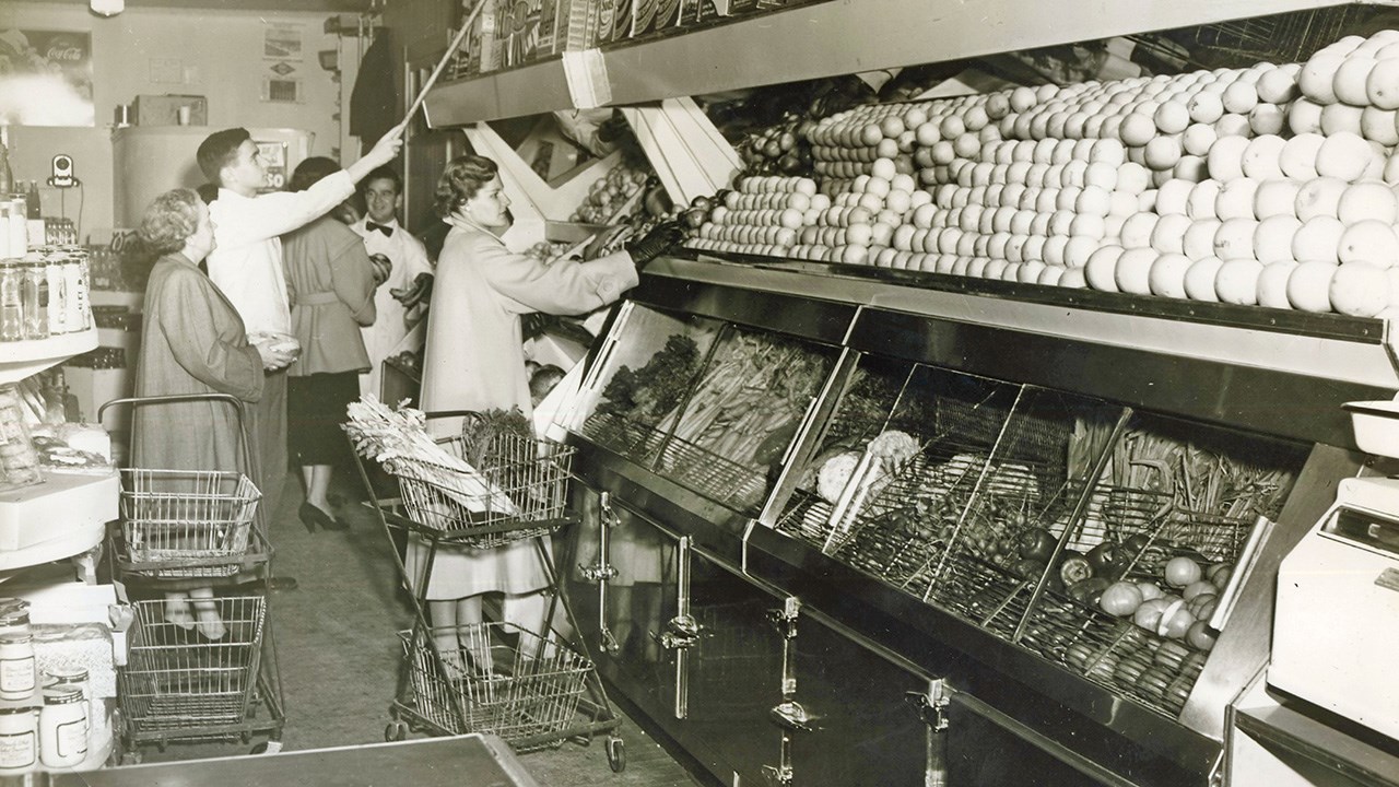 L'ancienne épicerie marché central près du pont de fer