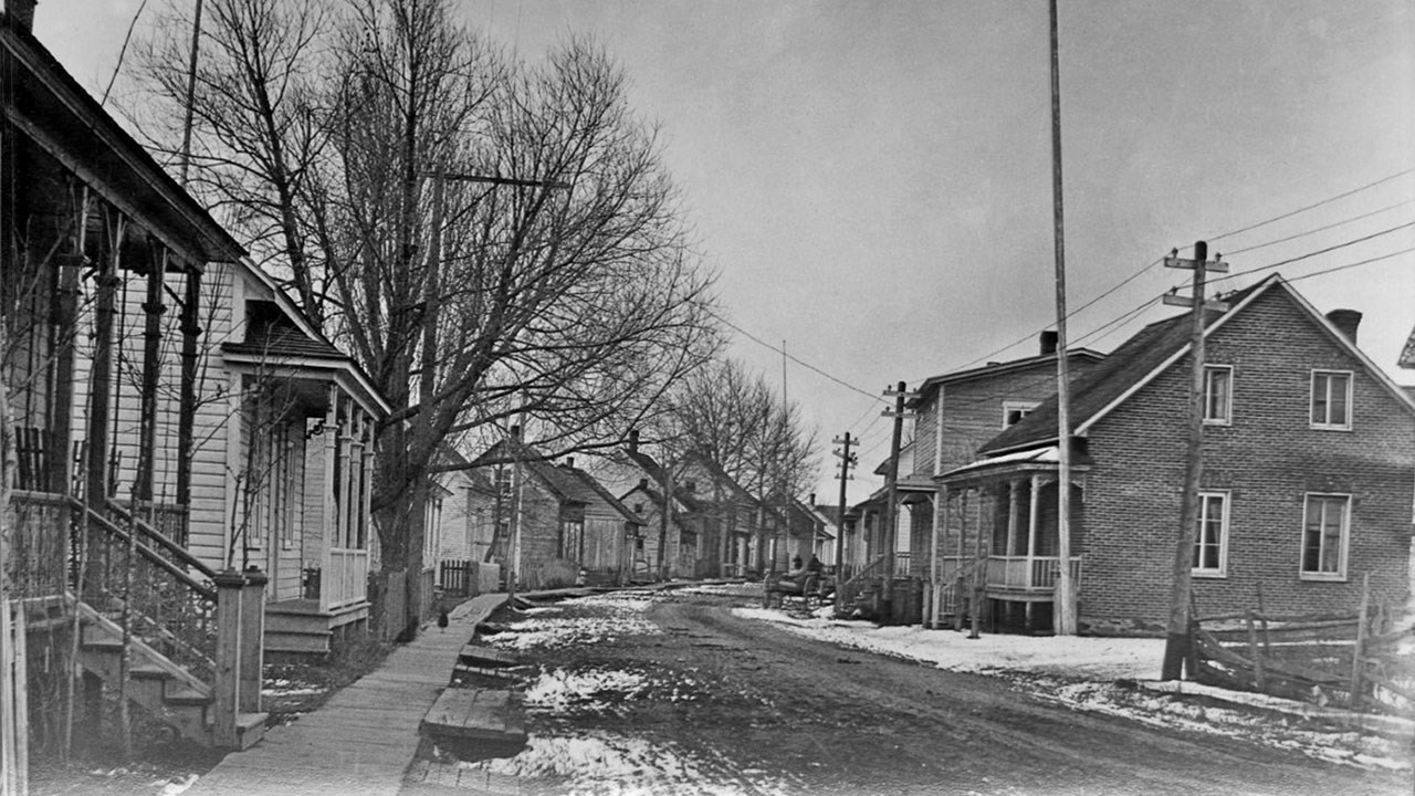 La rue Principale dans l'ouest il y a 100 ans