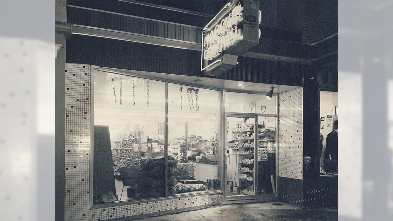 L'ancienne épicerie marché central près du pont de fer