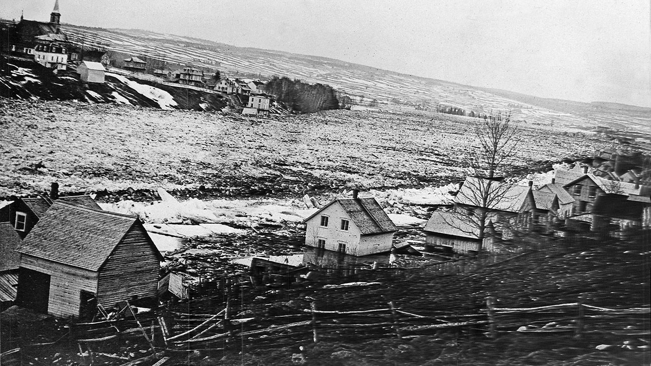 Le pont de bois, arraché par la débâcle en 1896