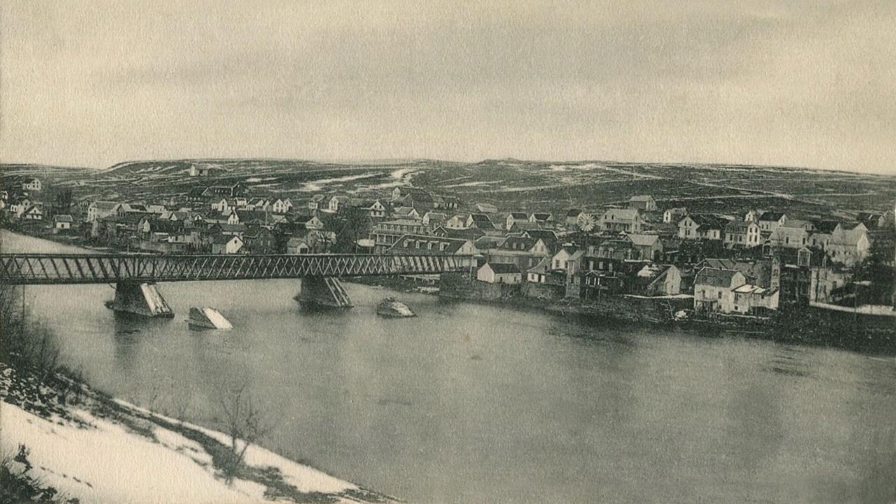 UNE ÉOLIENNE MULTIPALE AU CENTRE-VILLE IL Y A PLUS DE 100 ANS