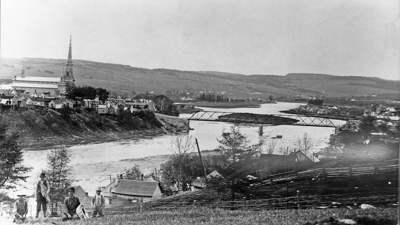 Les estacades du pont de bois de David Roy il y a plus d'un siècle