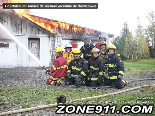 Quatorze pompiers en formation s’entraînent dans un bâtiment incendié à Saint-Odilon