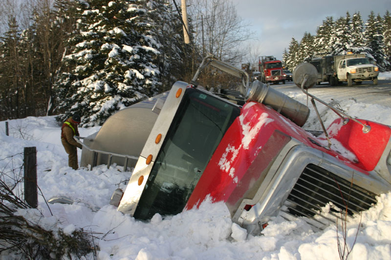 Un camionneur prend le fossé à Saint-Martin