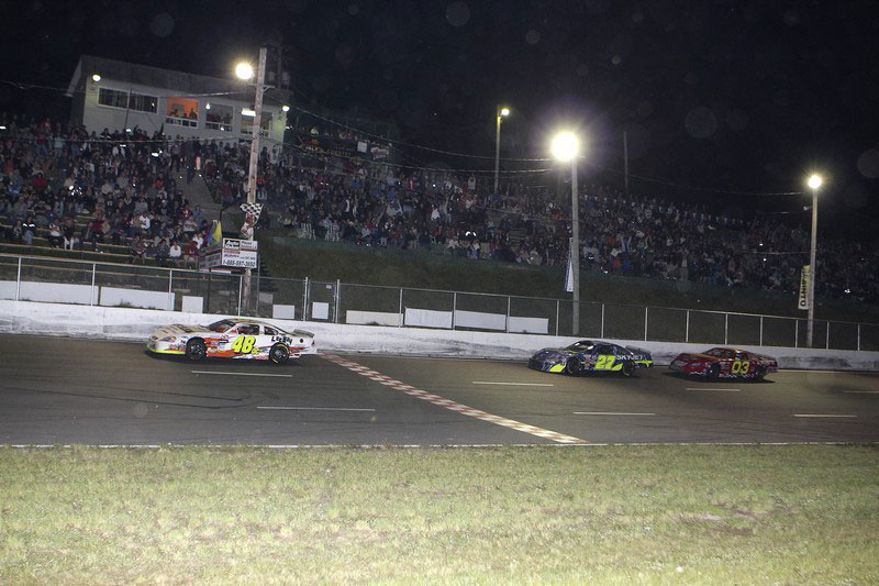 Karl Allard remporte le Luminaire Napert 150 à l’Autodrome Chaudière