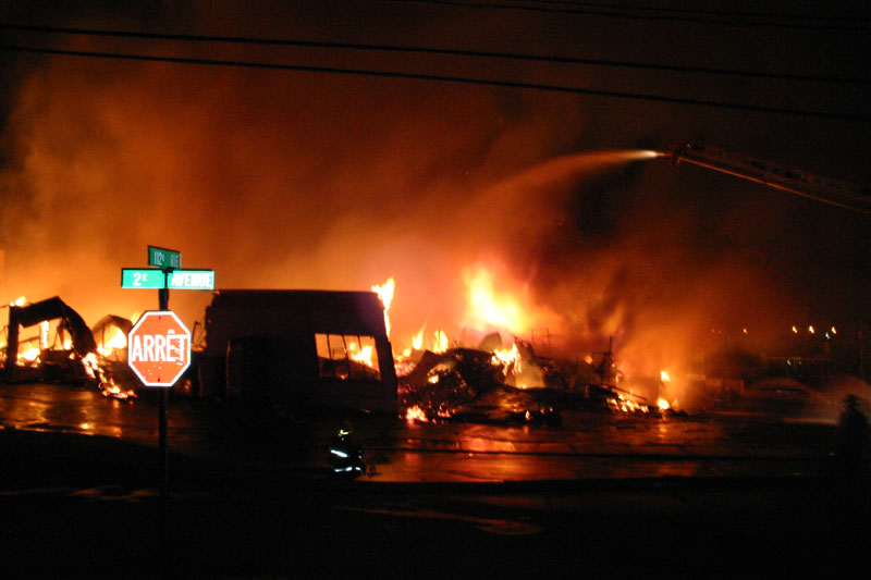 Violent incendie à Saint-Georges: La quincaillerie André Lessard détruite pour une deuxième fois