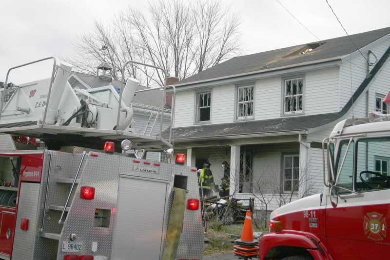 Une maison détruite par les flammes à Saint-Georges