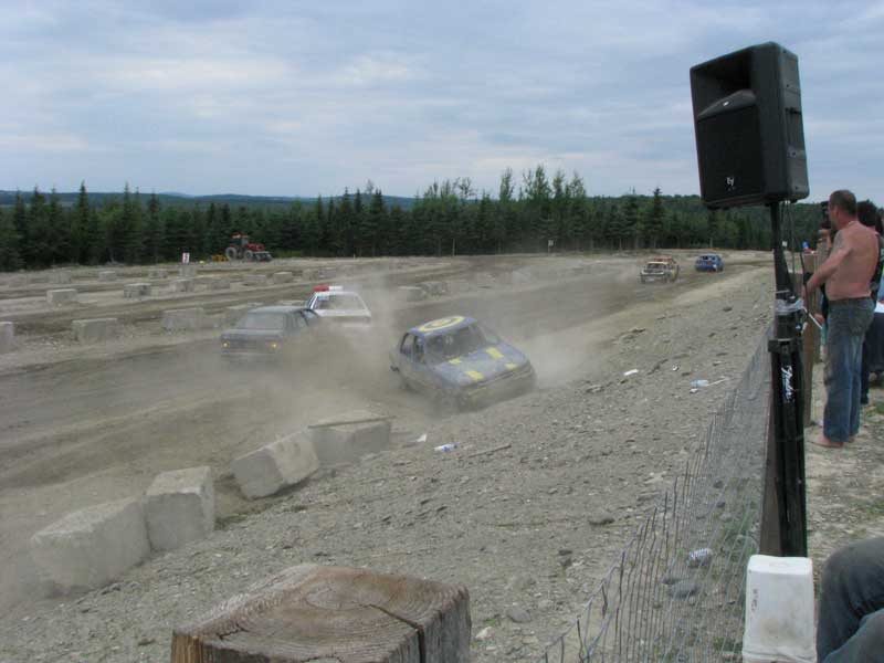Courses6.jpg
Les scènes d'action étaient très fréquentes sur la piste de La Guadeloupe.