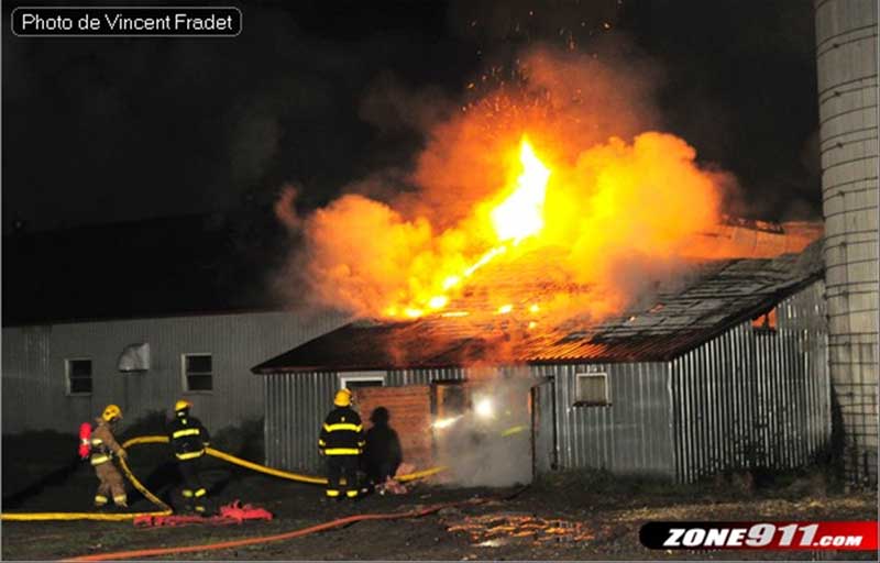 Une ferme ravagée par le feu à Sainte-Hénédine