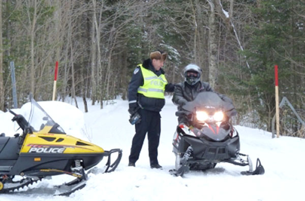 Des opérations policières dans les sentiers de motoneige à Sainte-Marie