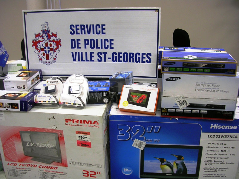 Individu accusé de neuf vols
