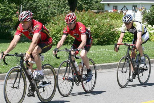 La prudence à vélo est de mise sur les sentiers et sur la route