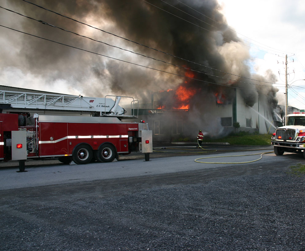 L'usine de Produits Matra de Saint-Martin ravagée par les flammes