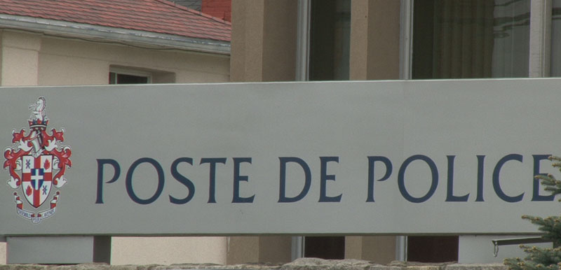 Un individu éméché termine sa course contre un poteau à Saint-Georges