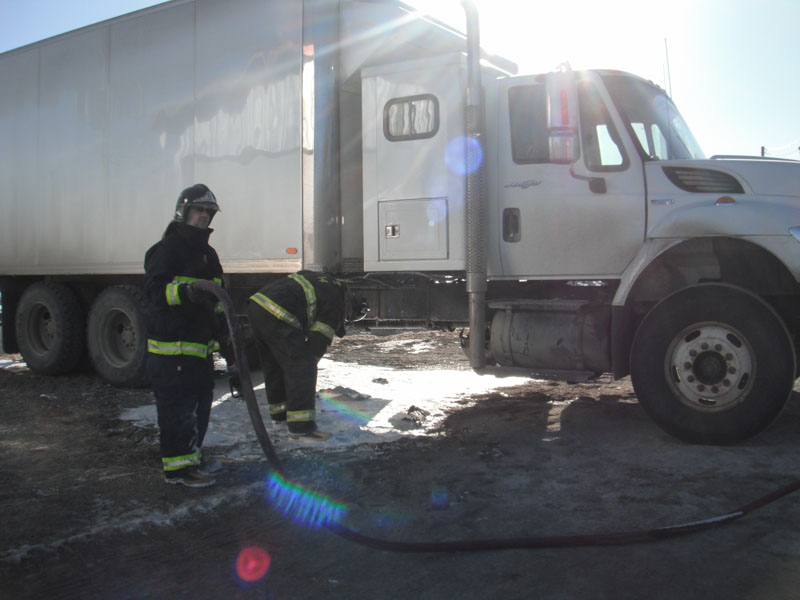 Incendie dans une boîte de camion transportant des centaines de poussins