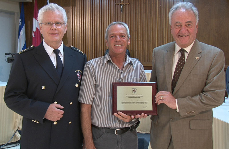 Le Service de police et le conseil de la Ville de Saint-Georges honorent deux intervenants