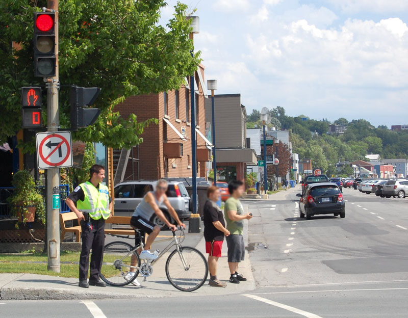 Le Service de police de la Ville de Saint-Georges sensibilise les piétons, cyclistes et automobilistes au respect mutuel