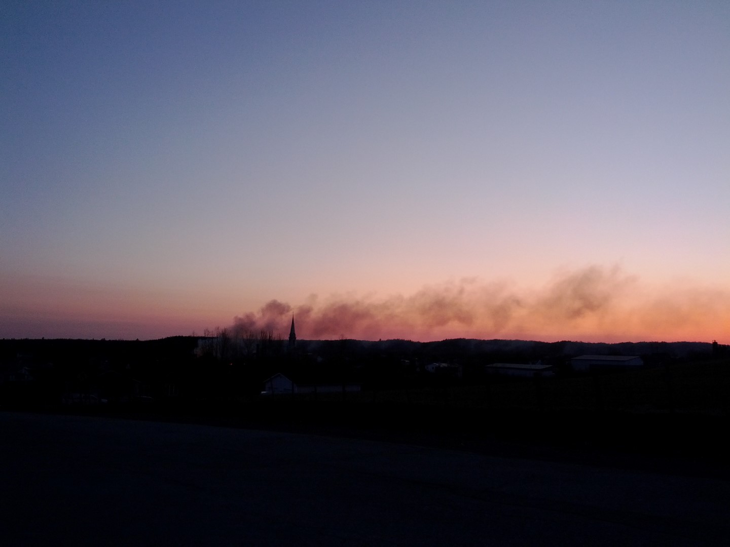 La salle communautaire de St-Honoré est la proie des flammes