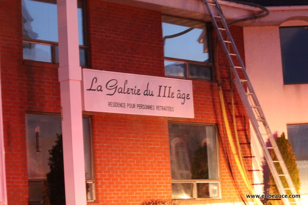 La salle communautaire de St-Honoré est la proie des flammes