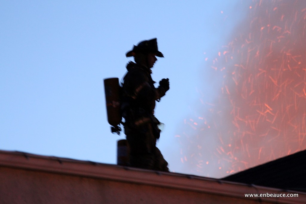 La salle communautaire de St-Honoré est la proie des flammes