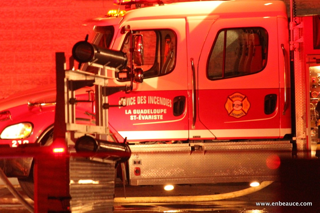 La salle communautaire de St-Honoré est la proie des flammes