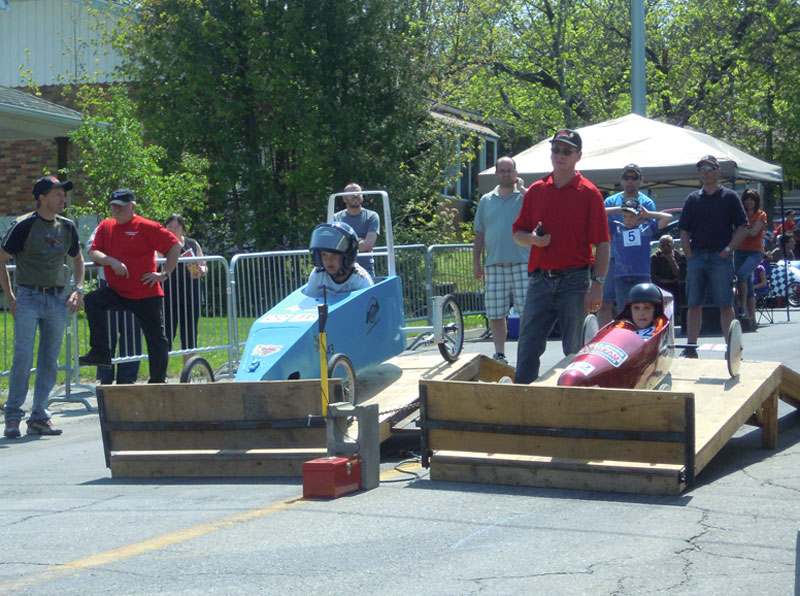 La course de tacots fait fureur à Saint-Georges!
