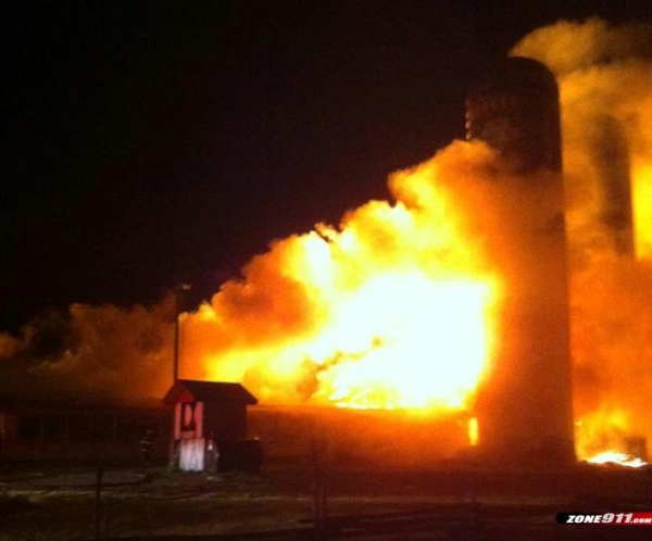 Un incendie détruit un bâtiment de ferme à Saint-Joseph-des-Érables