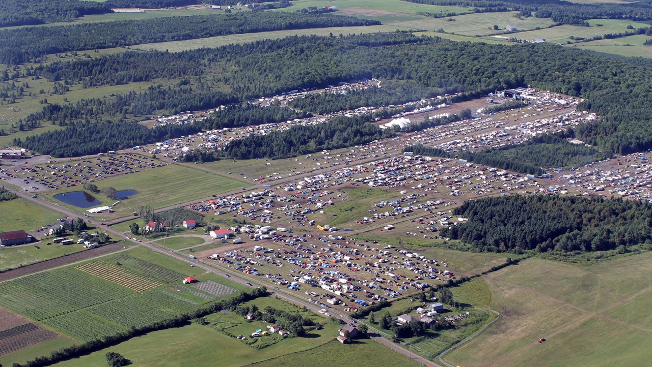 Une photo en plongée sur le site de Woodstock en Beauce.