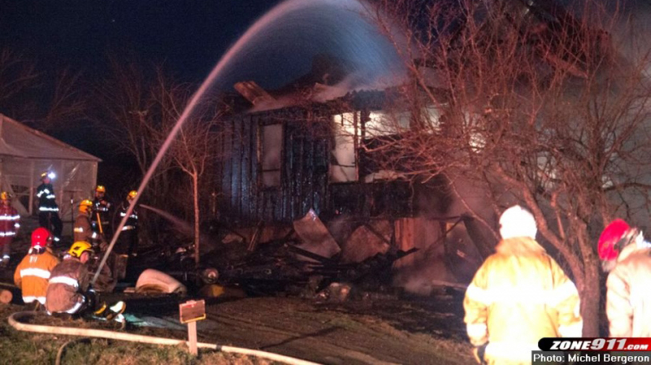 Les pompiers ont combattu plusieurs heures le brasier.