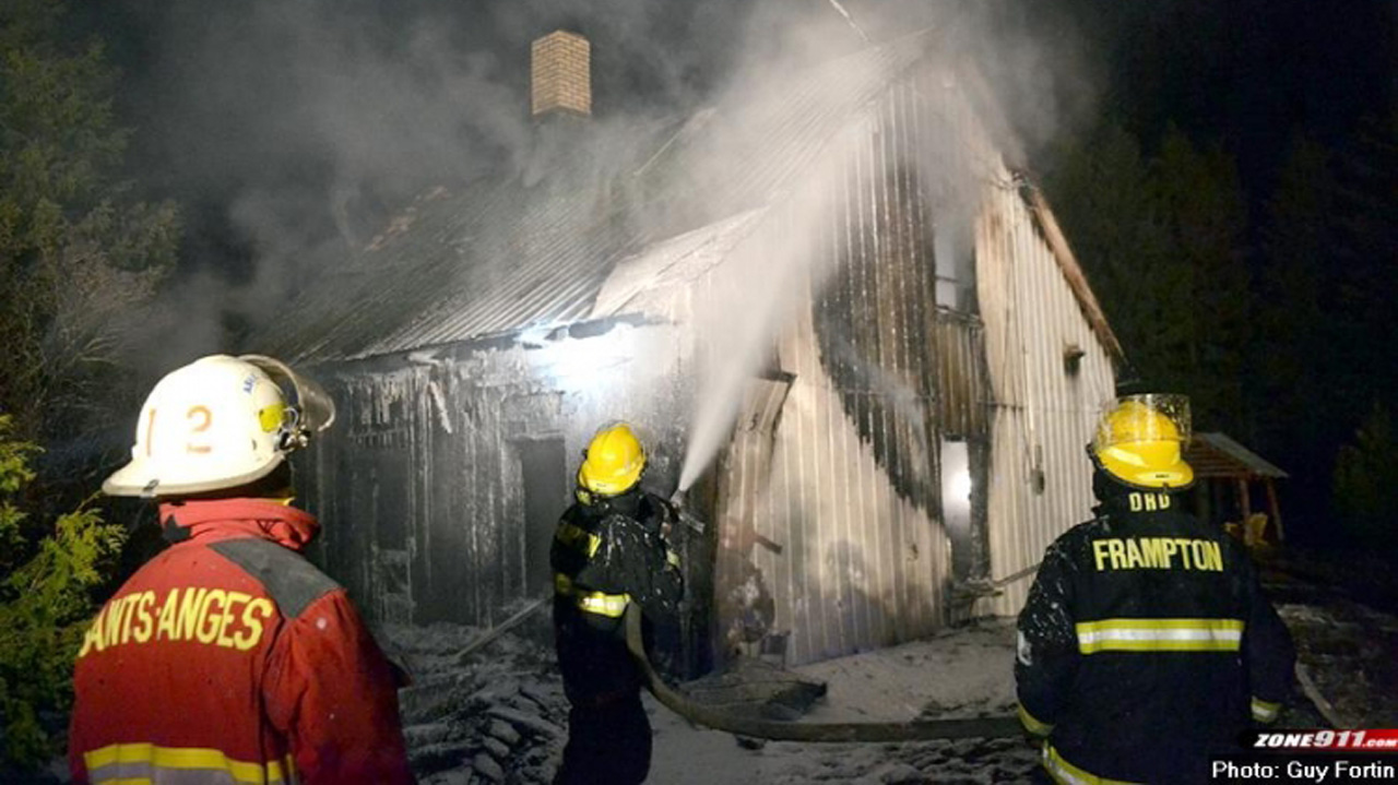 Une maison ancestrale terrassée par un incendie à Frampton