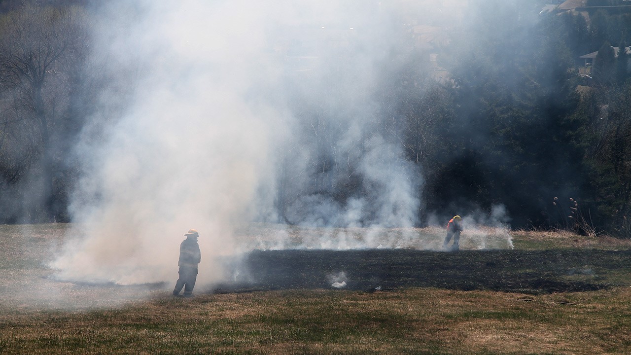 Un feu lorsque le temps est chaud et sec peut faire des ravages rapidement. 