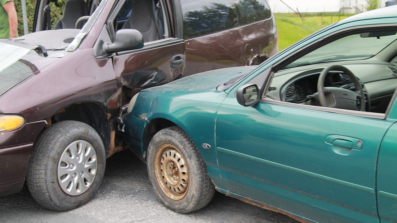 Les deux véhicules ont été placés ainsi pour la collision. Elle n'a pas eu lieu.