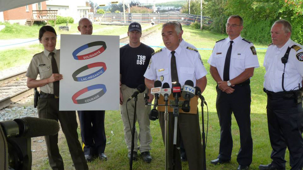 Les autorités ont lancé aussi un bracelet en guise de solidarité à Lac-Mégantic. 