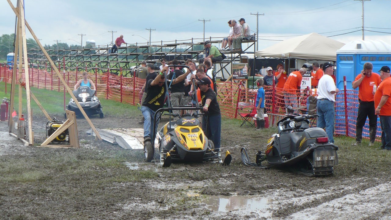 Le premier Grand Prix de motoneige de Saint-Isidore connaît un franc succès