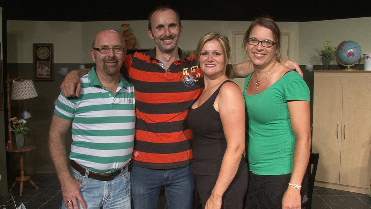 La distribution de la pièce (de gauche à droite): Jean-Pierre Poulin (Toe), Pierre Boucher (Saint-Georges Touchette), Bianka Gilbert (Valérie), ainsi que Michelle Lambert (Denise Comeau).