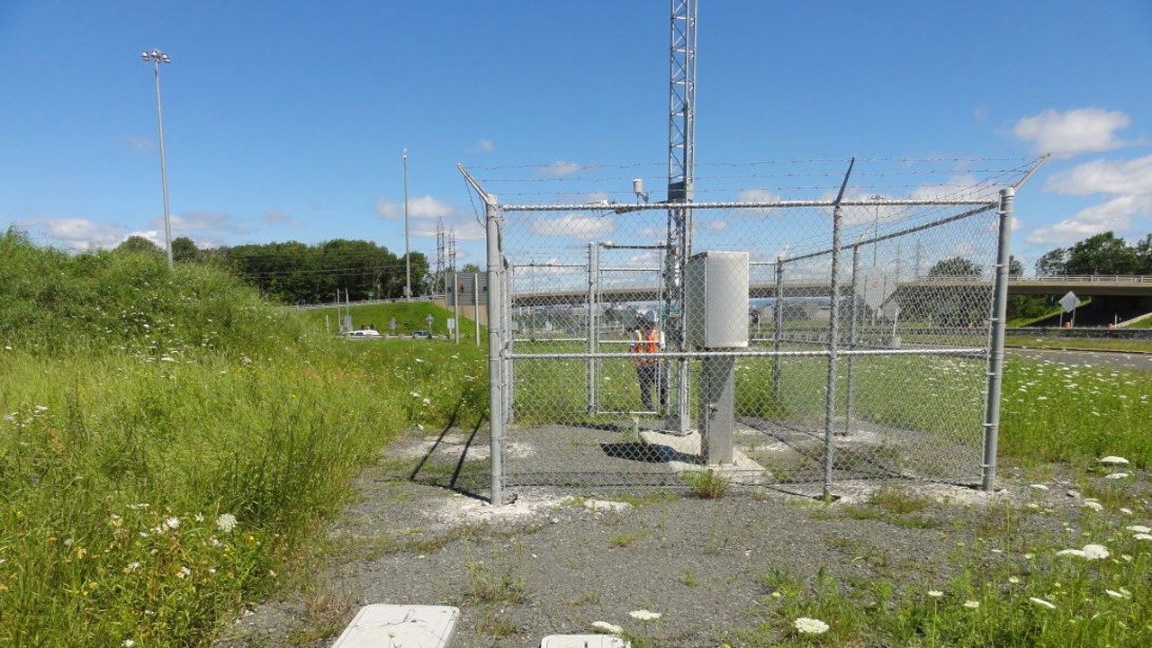 Les 3 et 4 septembre prochains, le MTQ effectuera des travaux d’installation de matériel météorologique sur l’autoroute 73 sud à la hauteur de Saint-Isidore. (Photo: Station météo à Charny)