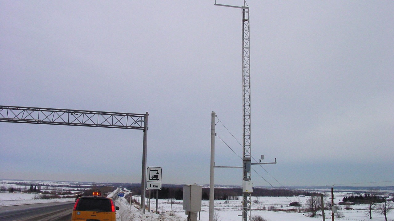 De telles stations sont utilisées un peu partout à travers la province pour permettre de prendre de meilleures décisions quant à la viabilité hivernale sur nos routes.