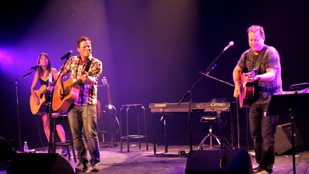 Maxime Landry a assuré la seconde partie du spectacle en compagnie de la chanteuse Amélie Veille et d’Éric Roch à la guitare.