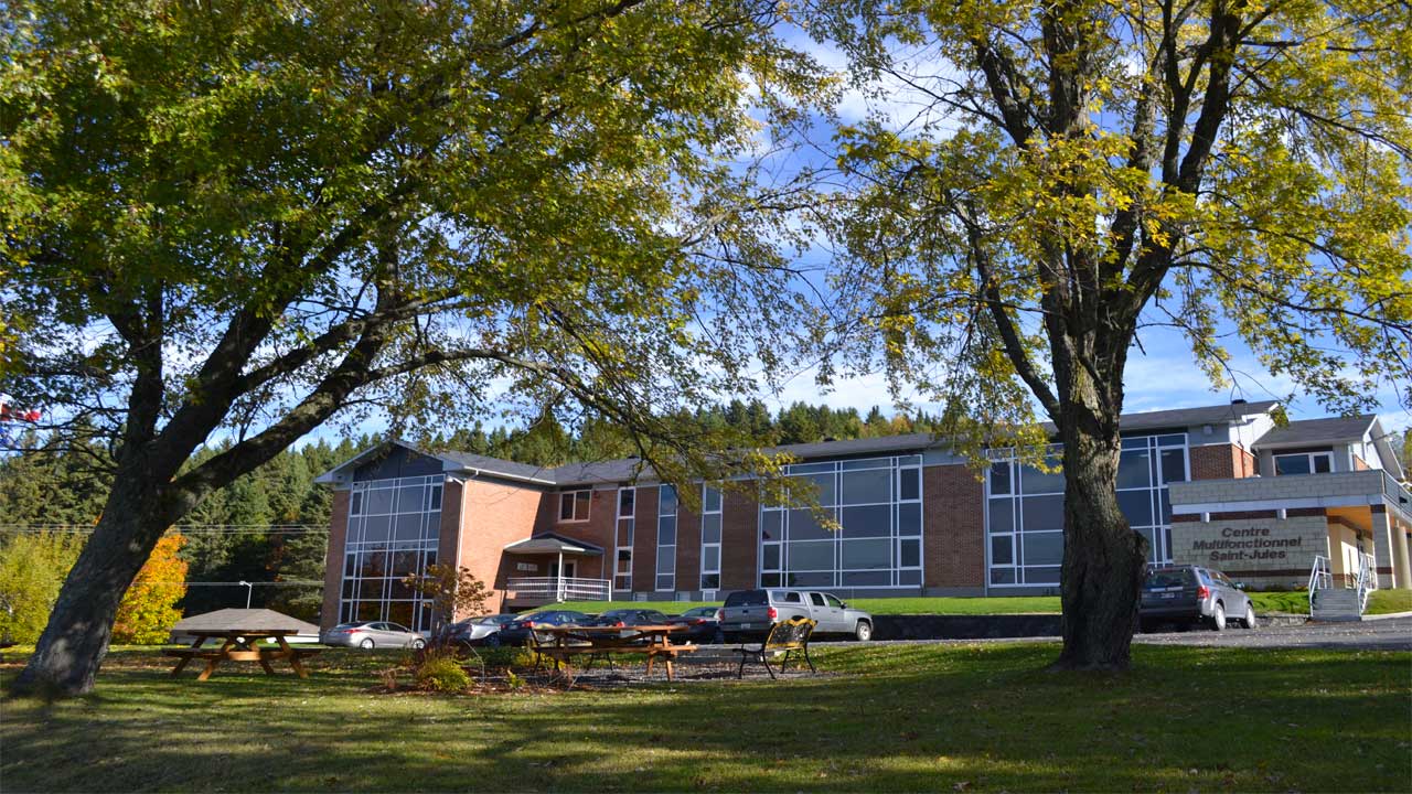 Mme Doyon affirme qu’avec ces éléments réunis, les gens de Saint-Jules peuvent constater des avancements dans plusieurs dossiers, tels que le Parc Vaho Aventure, le Camp Les Étincelles, la rénovation de la bâtisse municipale, l’amélioration du réseau routier, l’asphalte dans le rang St-Bruno, la mise aux normes des installations d’eau potable, etc.