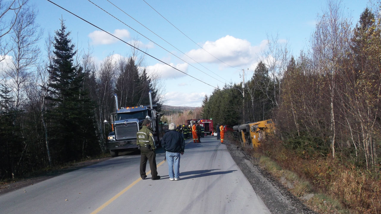 Une grue renversée bloque la circulation pendant plus de 6 heures